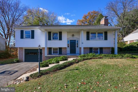 Photo of 14 Fresh Meadow Drive, Lancaster, PA 17603 (MLS # PALA2060732)