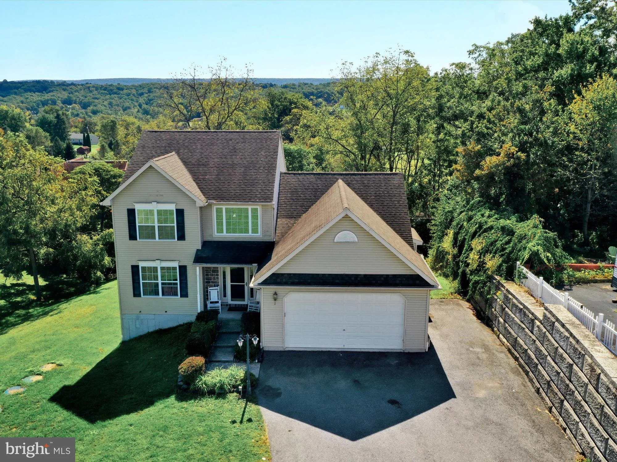1060 Indian Cove, Auburn, PA 17922