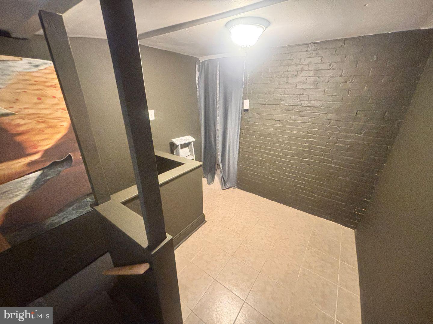 CARROLL PARK - Residential Lease