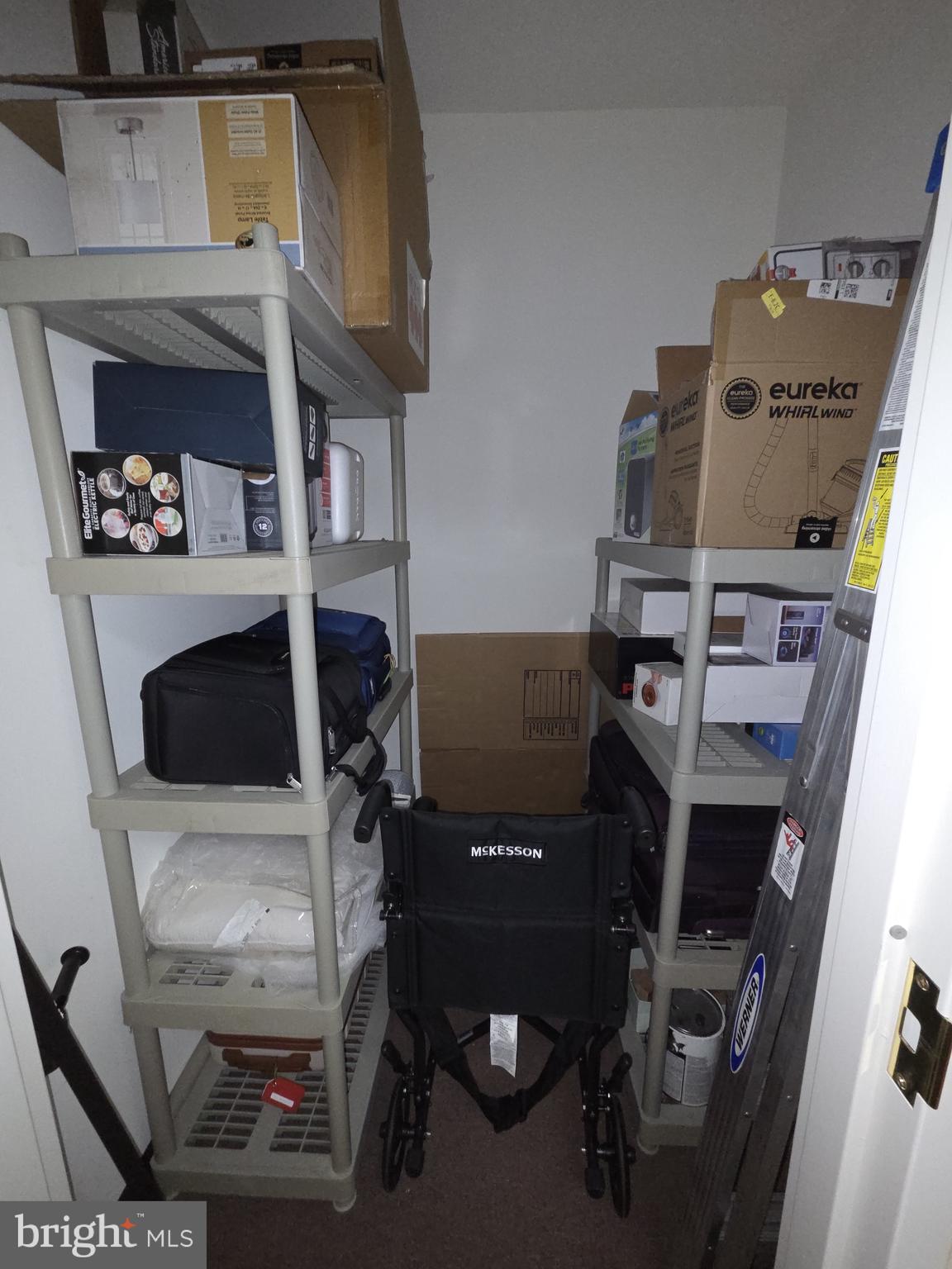 VILLAGE OF FOUNTAINVIEW - Residential