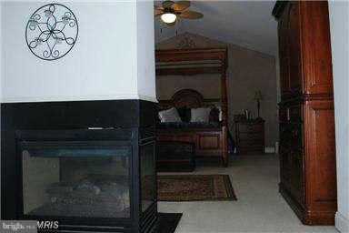 THREE CREEKS - Residential