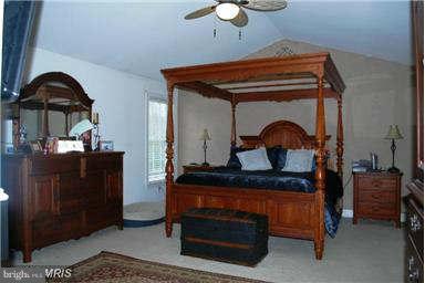 THREE CREEKS - Residential