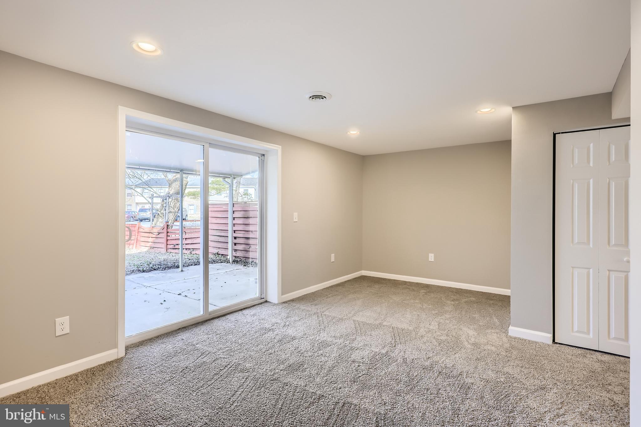 HARFORD SQUARE - Residential