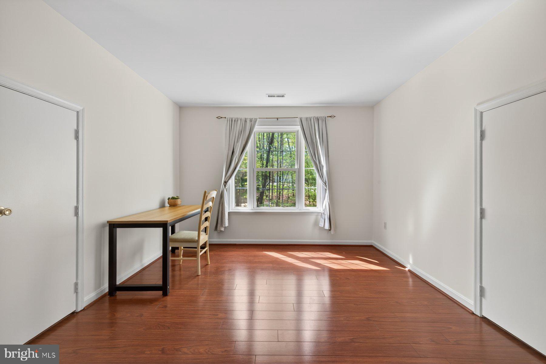 VICTORIA STATION - Residential