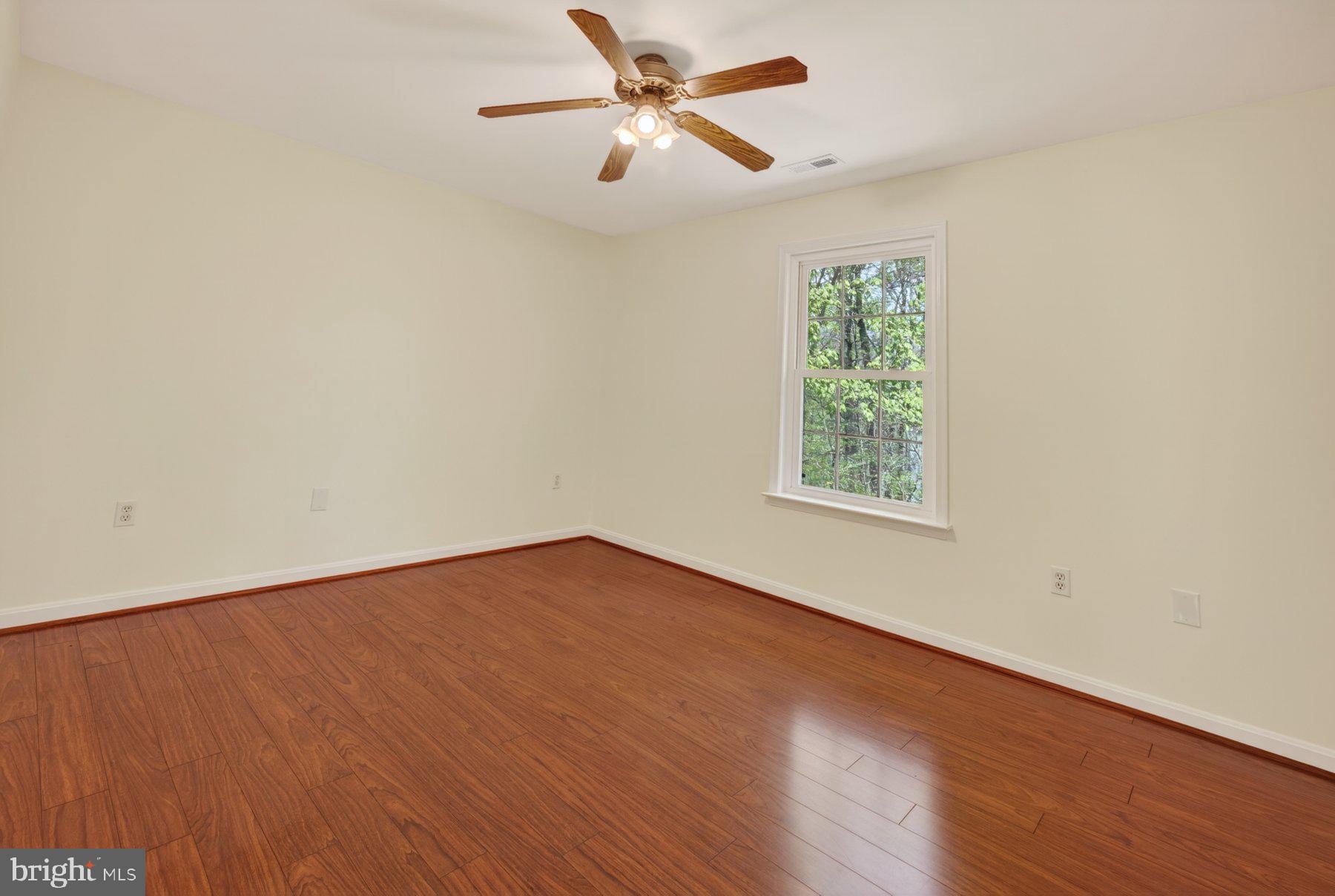 VICTORIA STATION - Residential