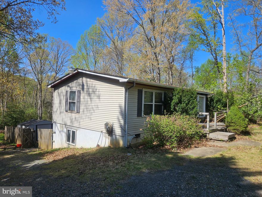 *CASH ONLY*  This property offers great potential and an opportunity for some sweat equity! Set on an expansive 1.87-acre lot, this is a rare chance to own a large piece of land in a wonderful location—ready for someone to bring new life and care to it.  Come explore the potential and make it your own.
Tucked away on a quiet cul-de-sac in the heart of Stafford. Close to major routes, schools, shopping, dining and much more!