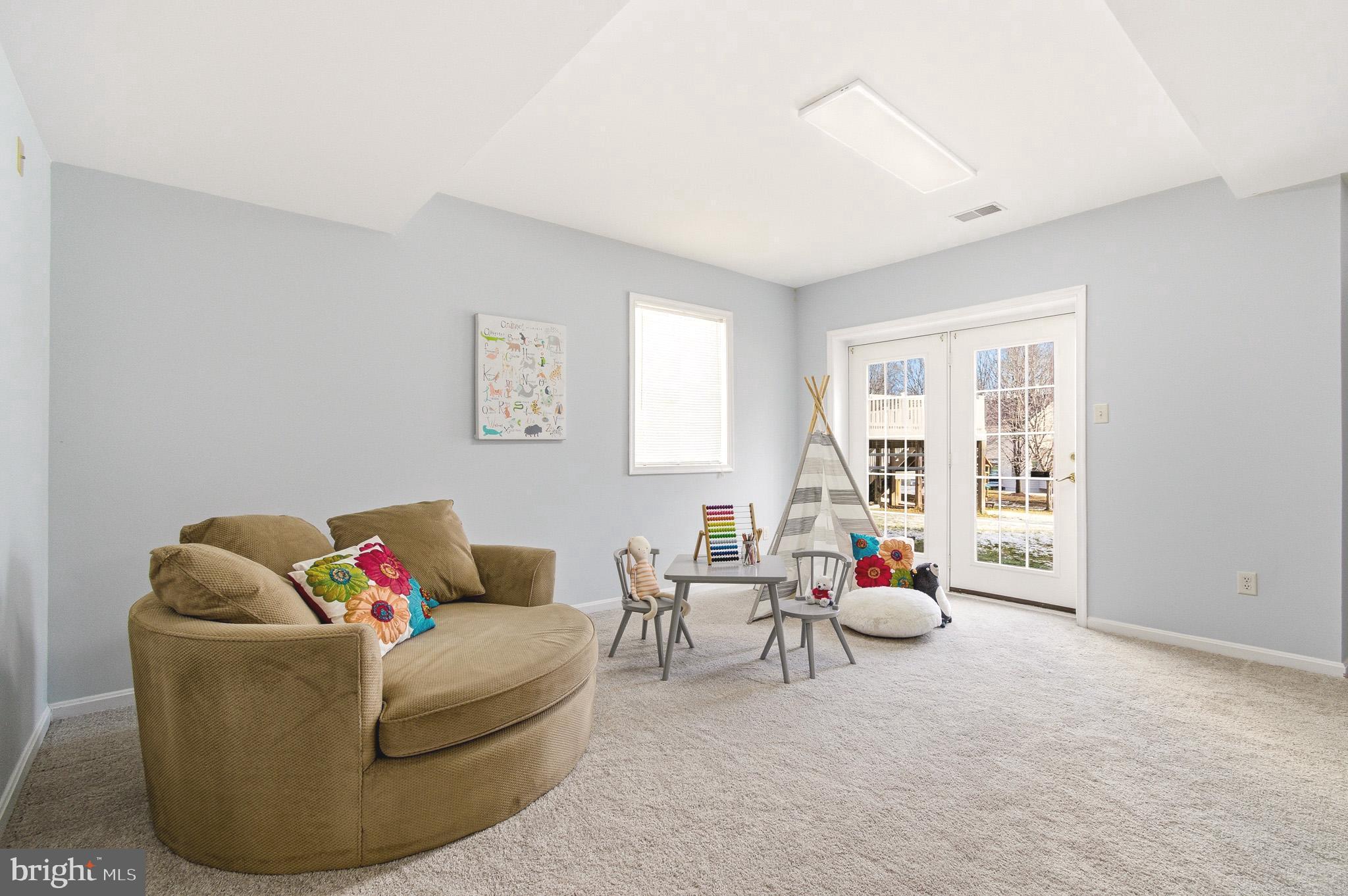 HOLLIFIELD ESTATES - Residential