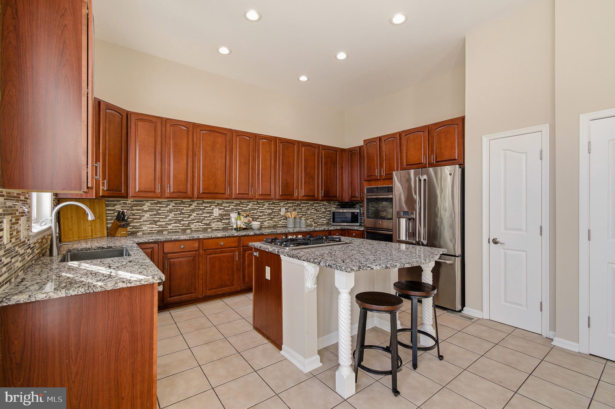 HOLLIFIELD ESTATES - Residential