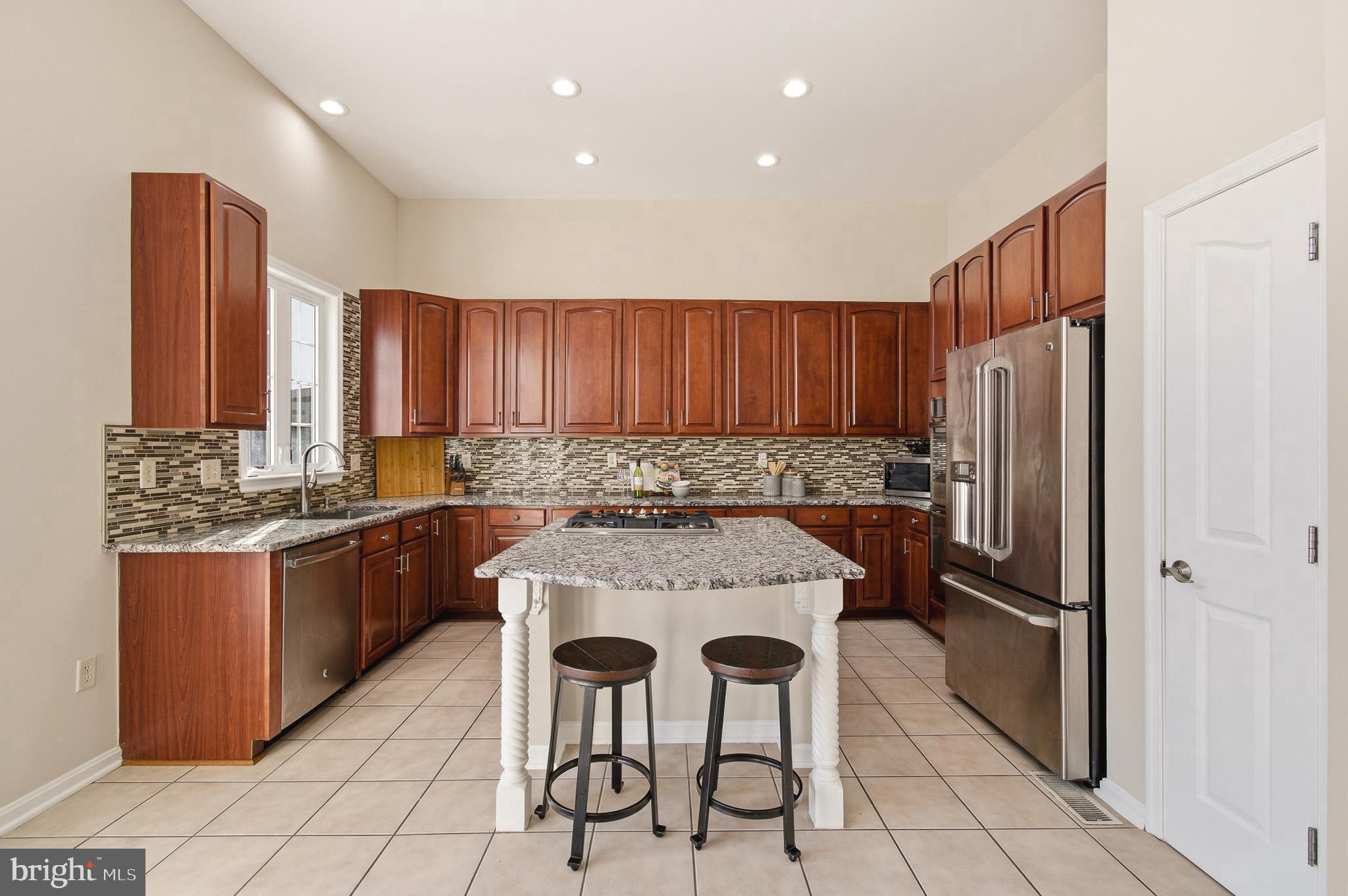 HOLLIFIELD ESTATES - Residential