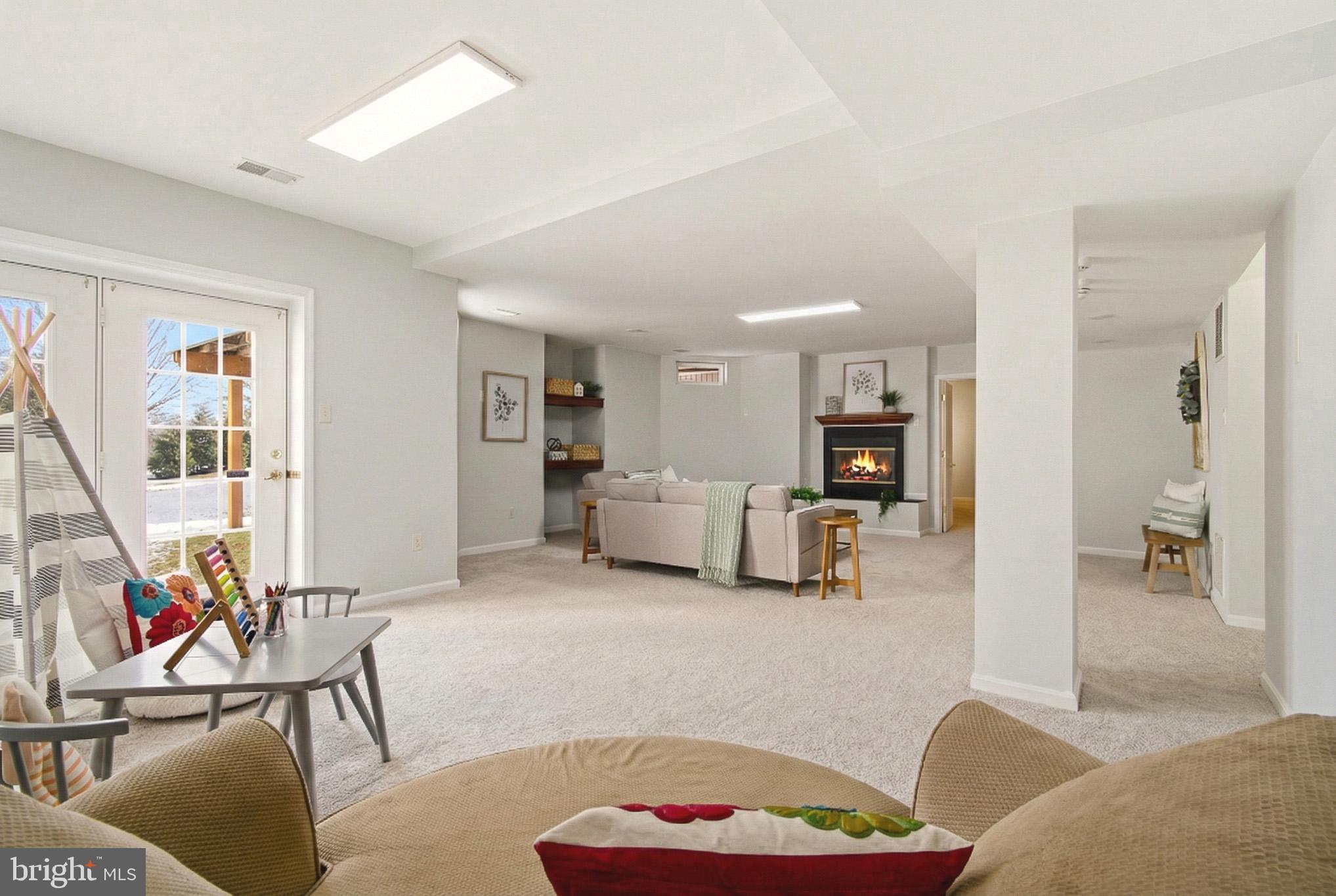 HOLLIFIELD ESTATES - Residential