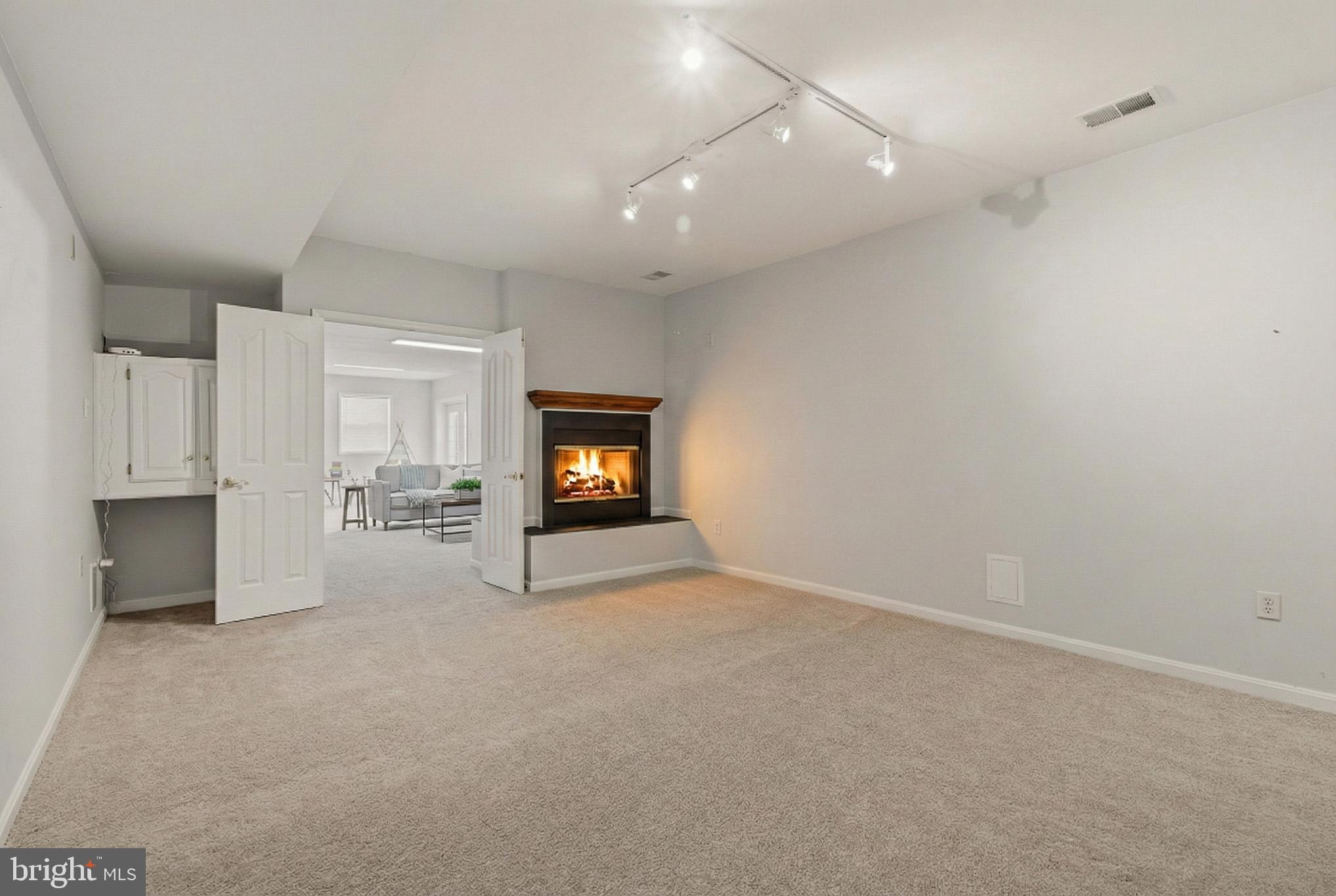 HOLLIFIELD ESTATES - Residential