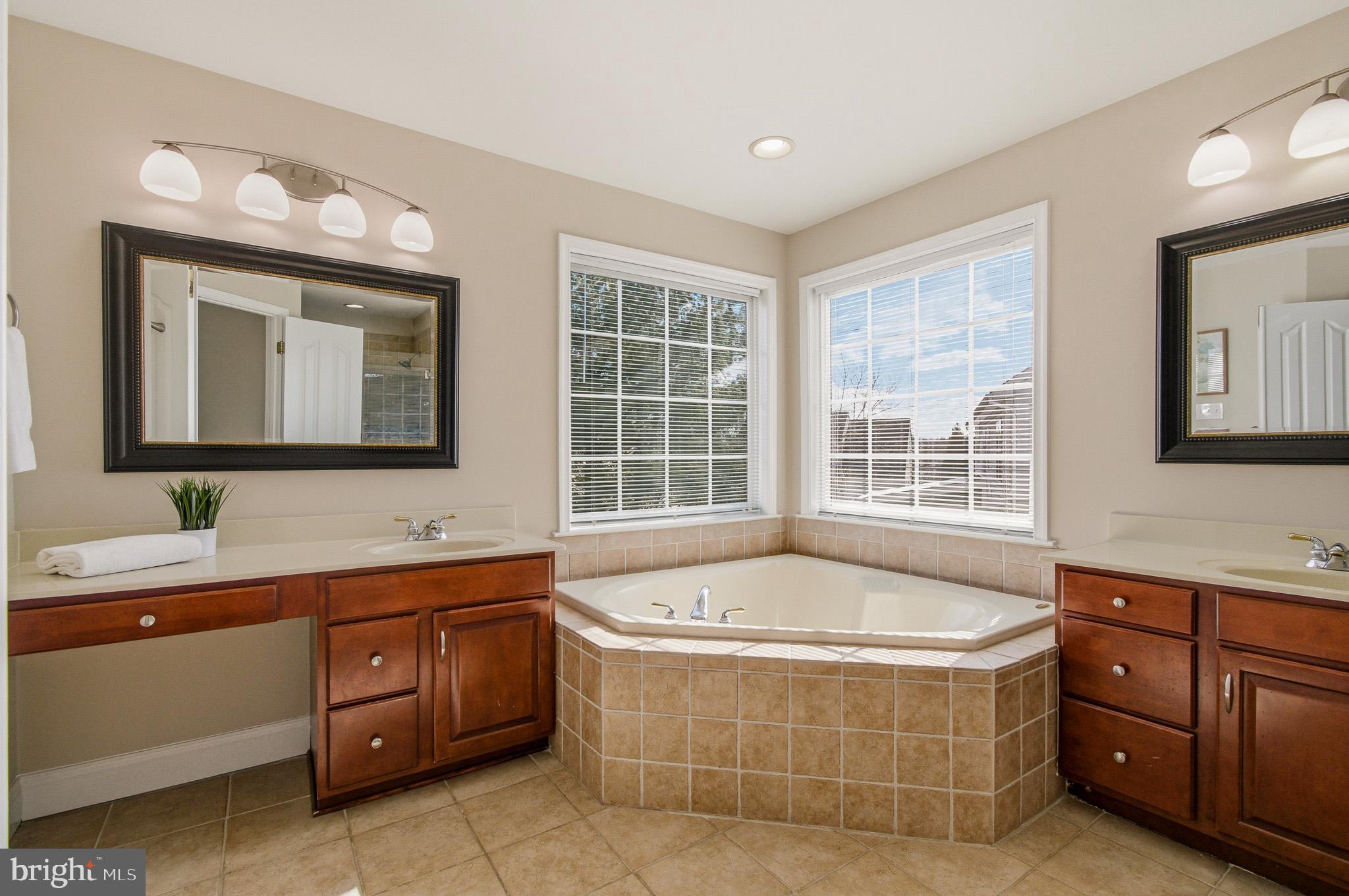 HOLLIFIELD ESTATES - Residential