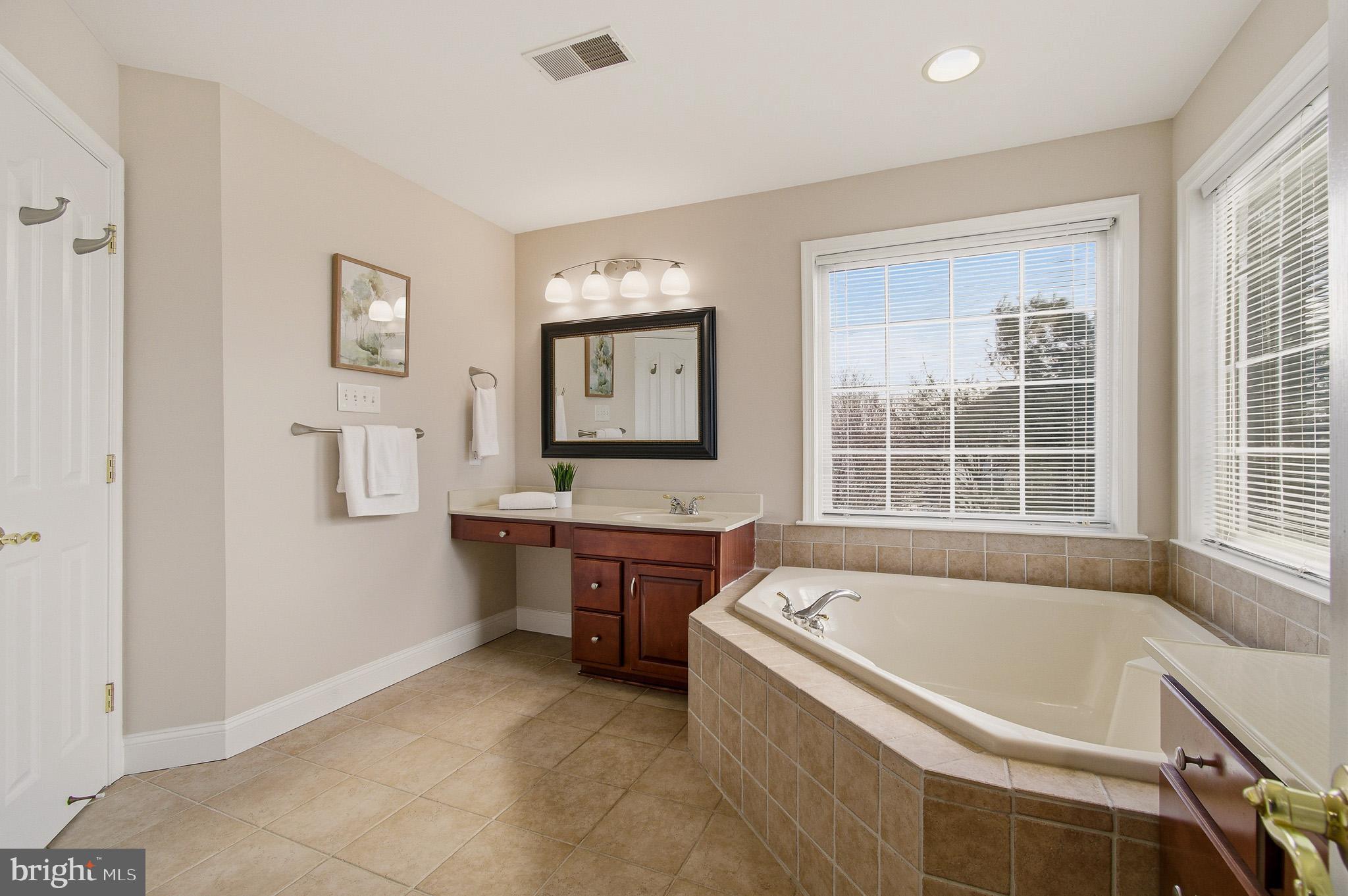 HOLLIFIELD ESTATES - Residential