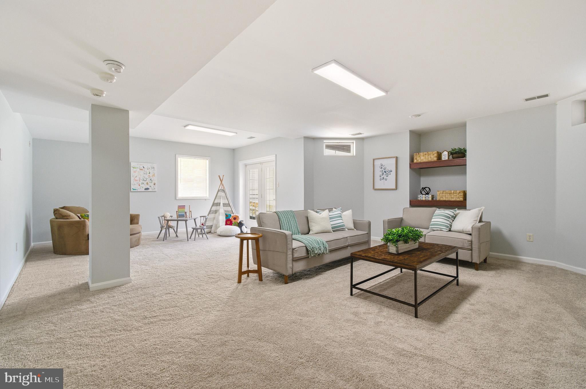 HOLLIFIELD ESTATES - Residential