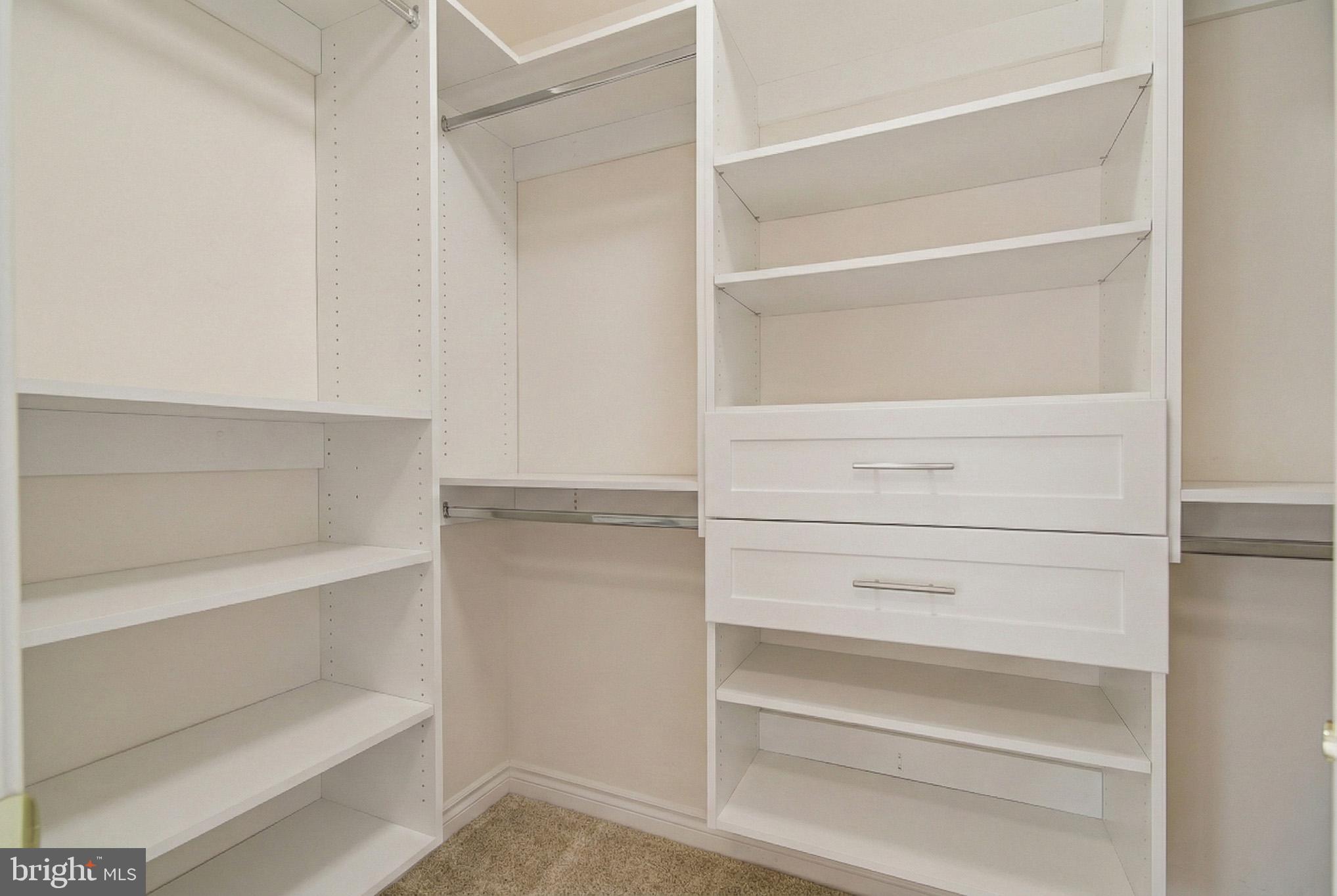 HOLLIFIELD ESTATES - Residential