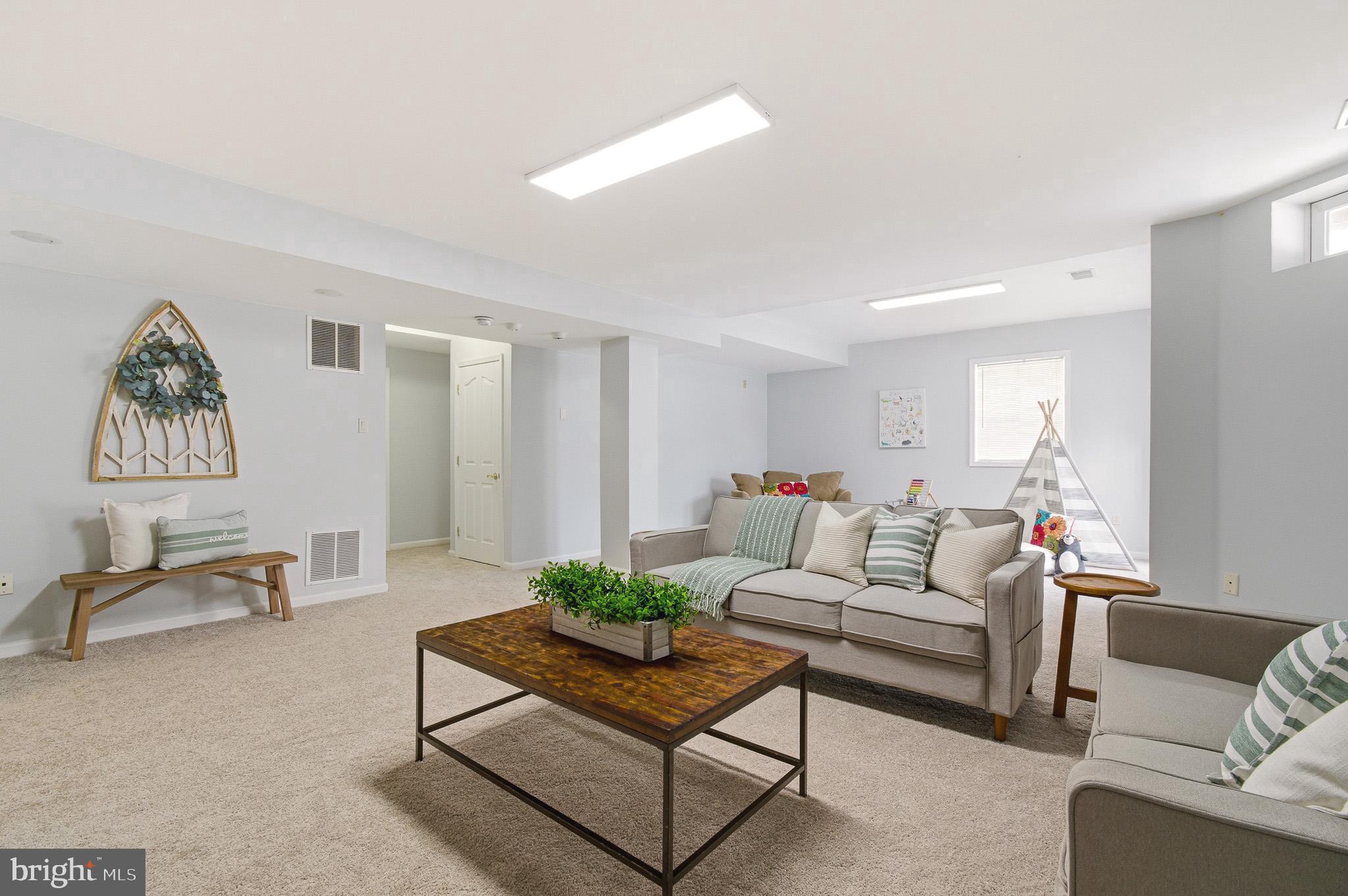 HOLLIFIELD ESTATES - Residential