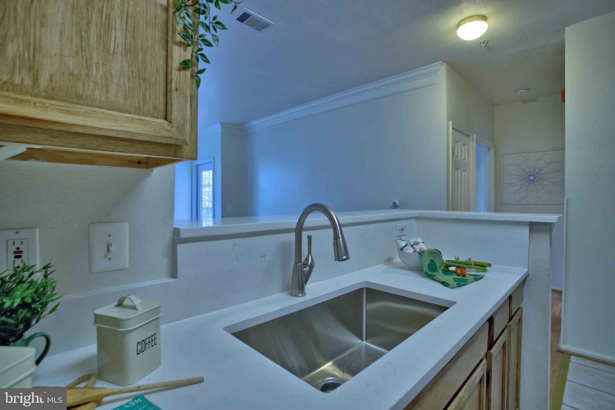 1570 SPRING GATE DRIVE 7215