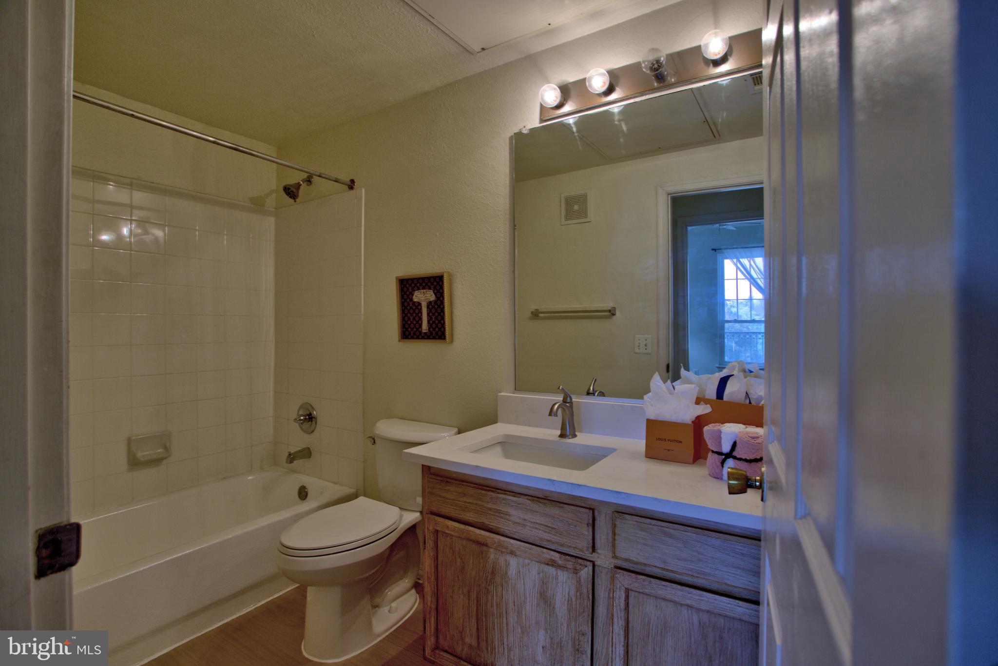 GATES OF MCLEAN - Residential