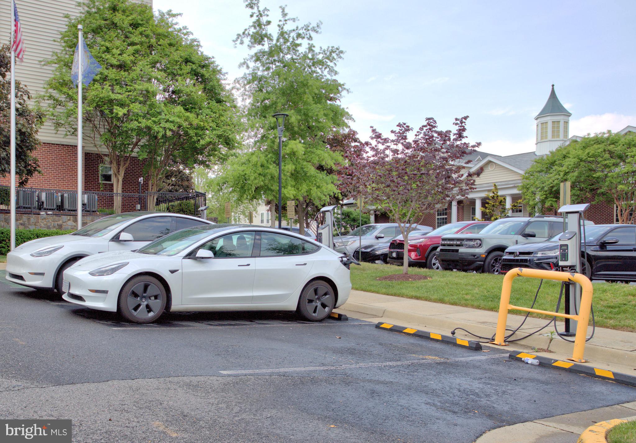 GATES OF MCLEAN - Residential