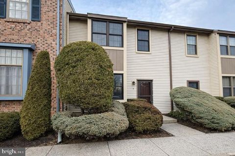3 CROFTON CMNS CHERRY HILL NJ 08034