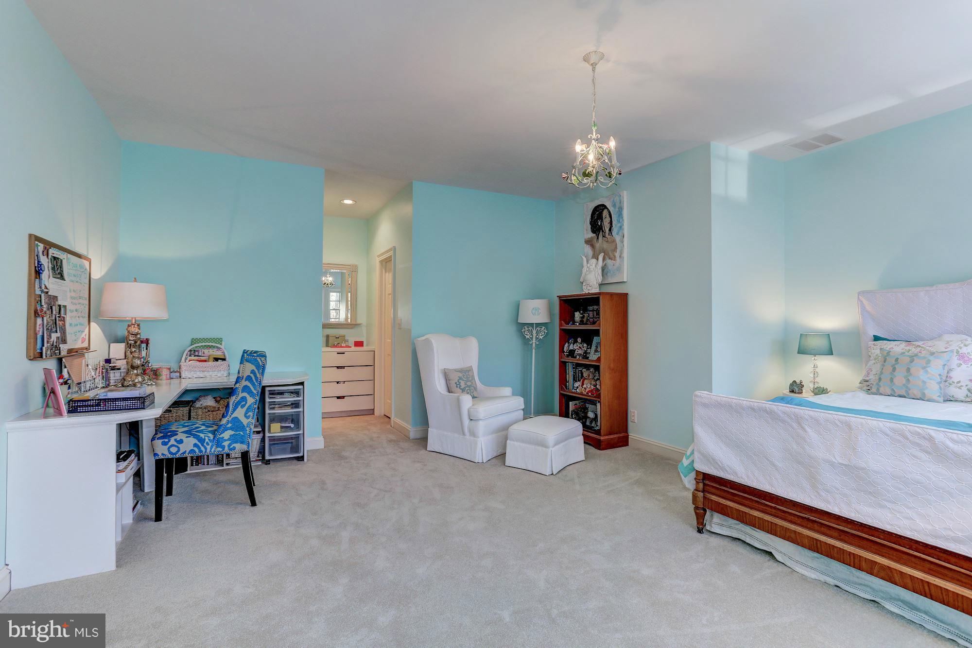 HUNTER'S CREST - Residential