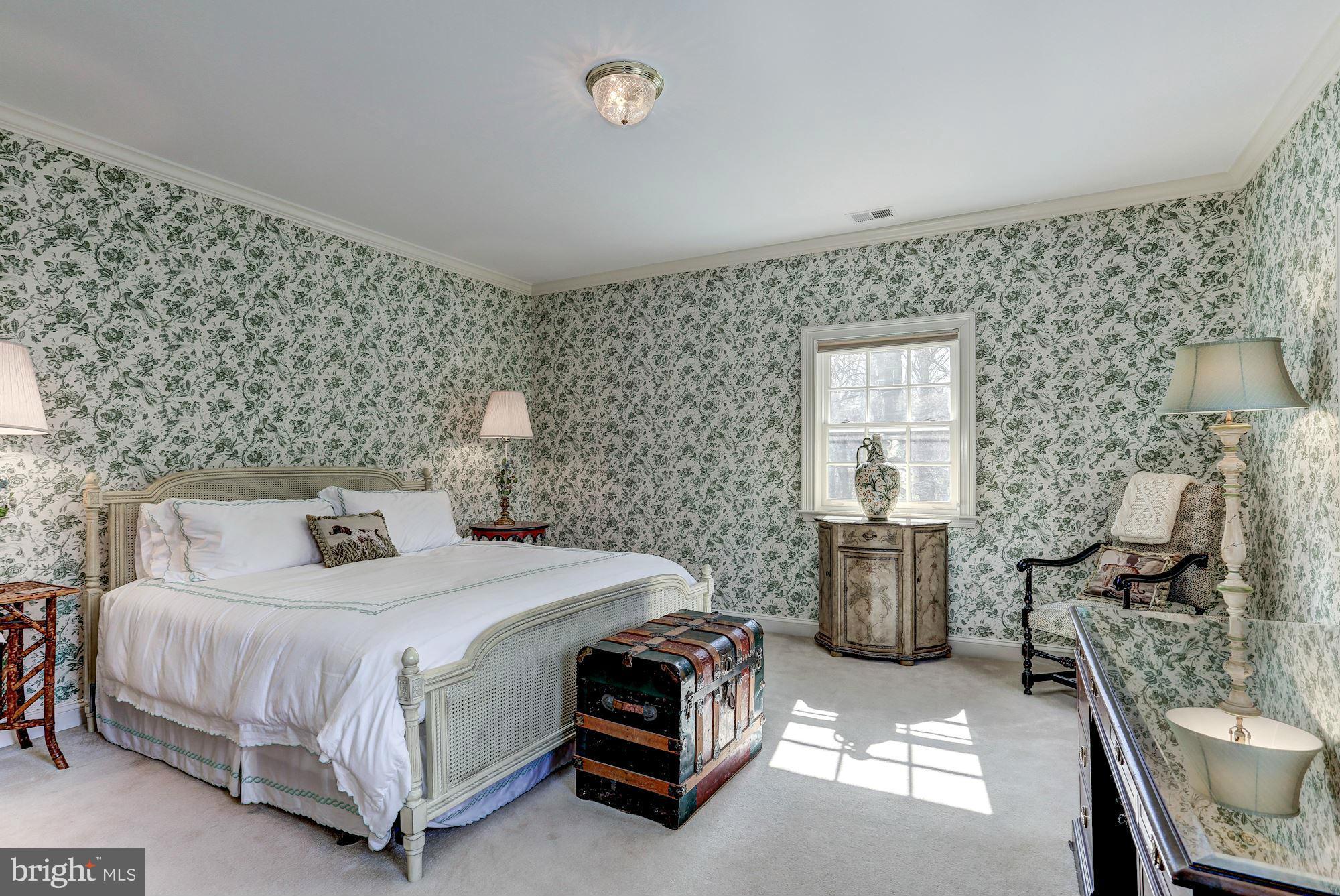 HUNTER'S CREST - Residential