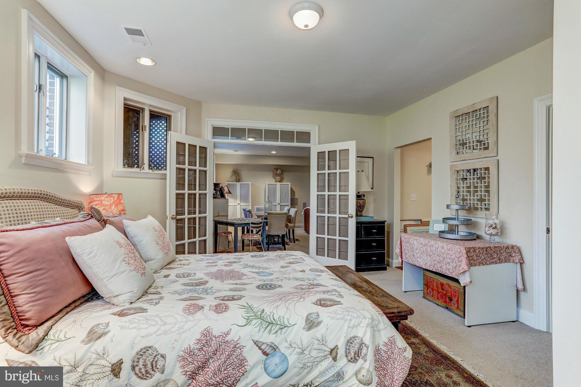 HUNTER'S CREST - Residential