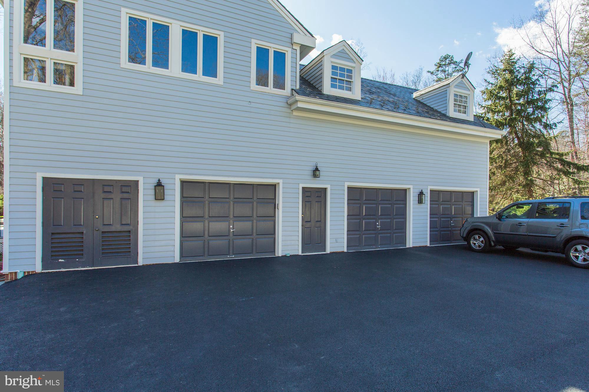 HUNTER'S CREST - Residential