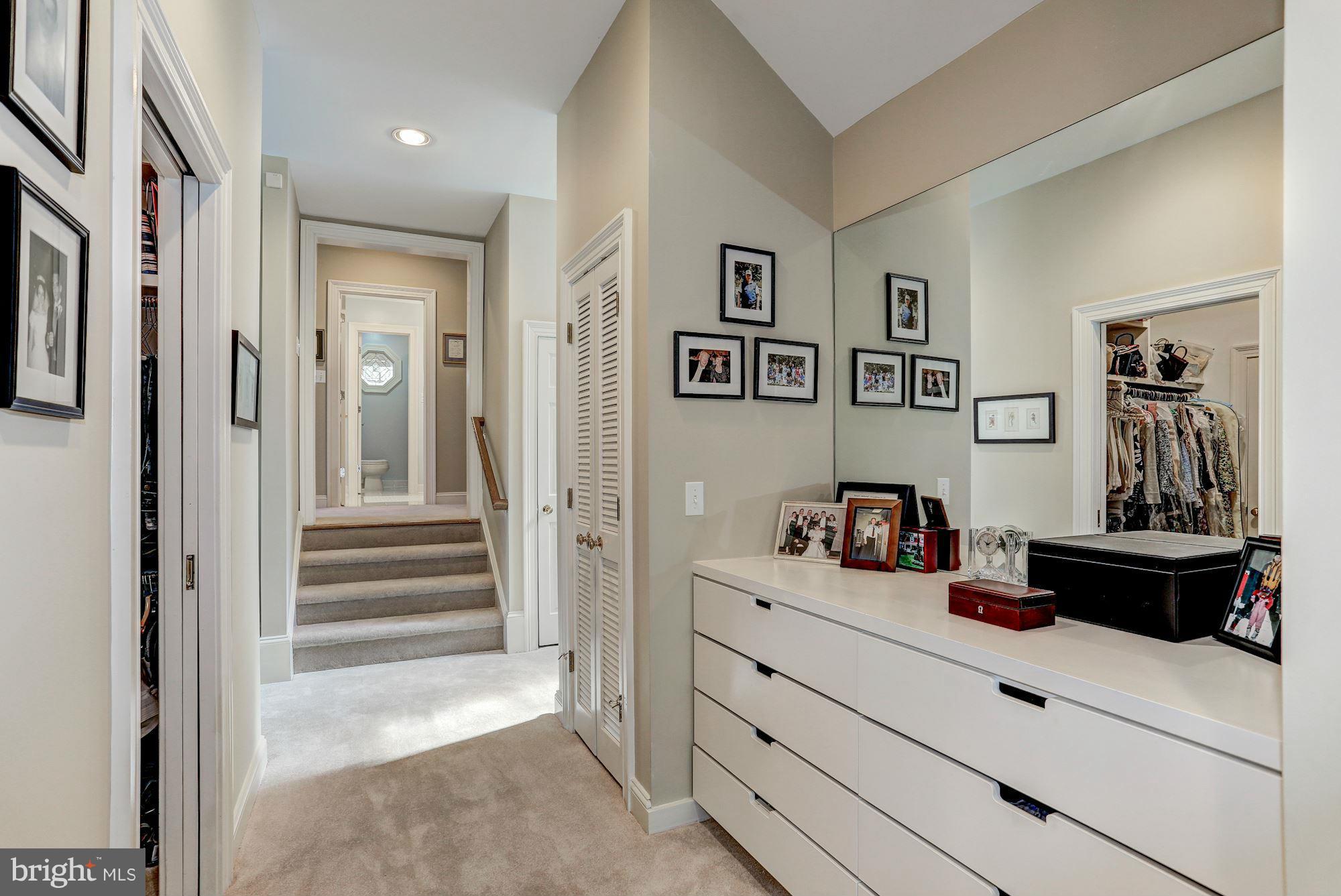 HUNTER'S CREST - Residential