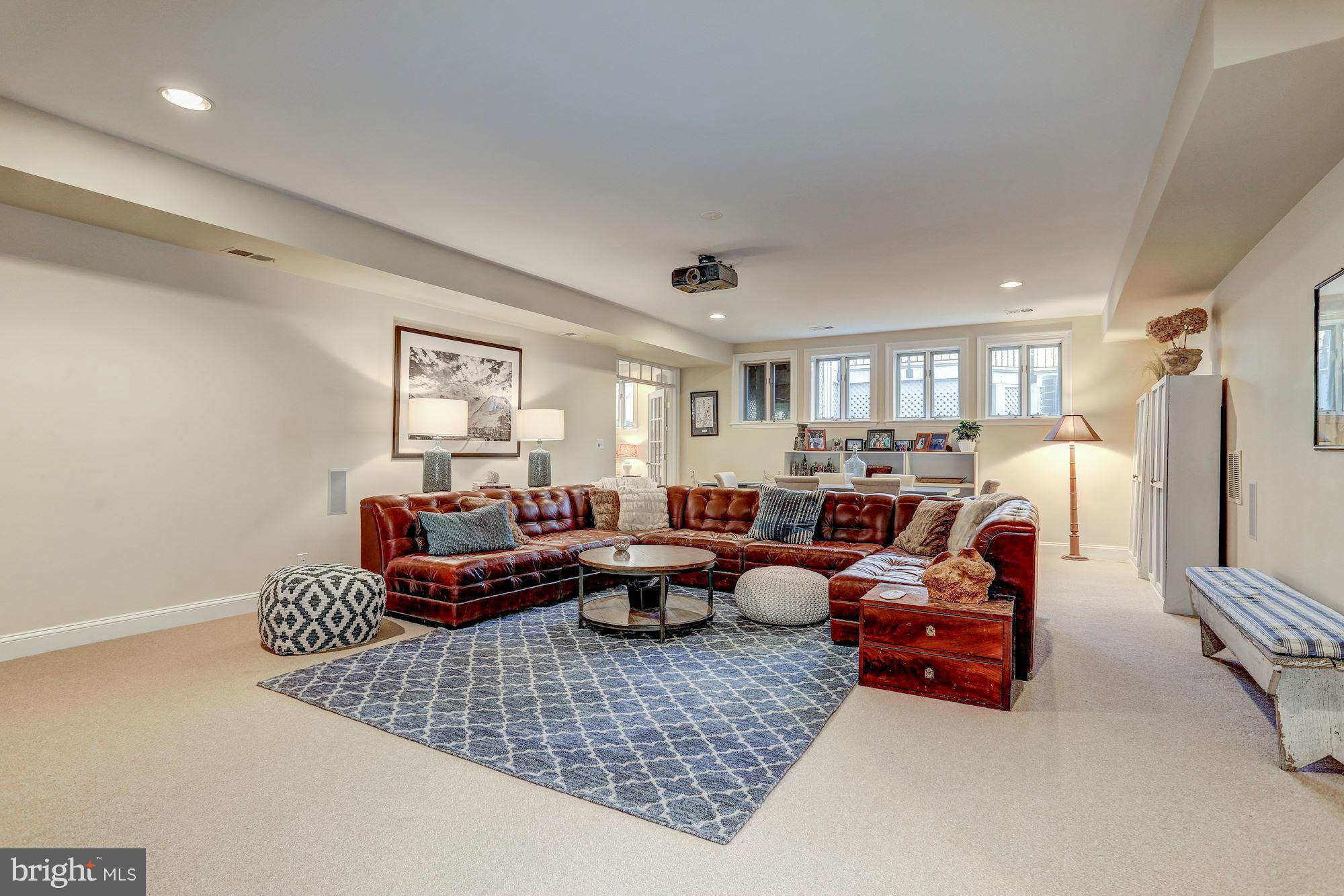 HUNTER'S CREST - Residential