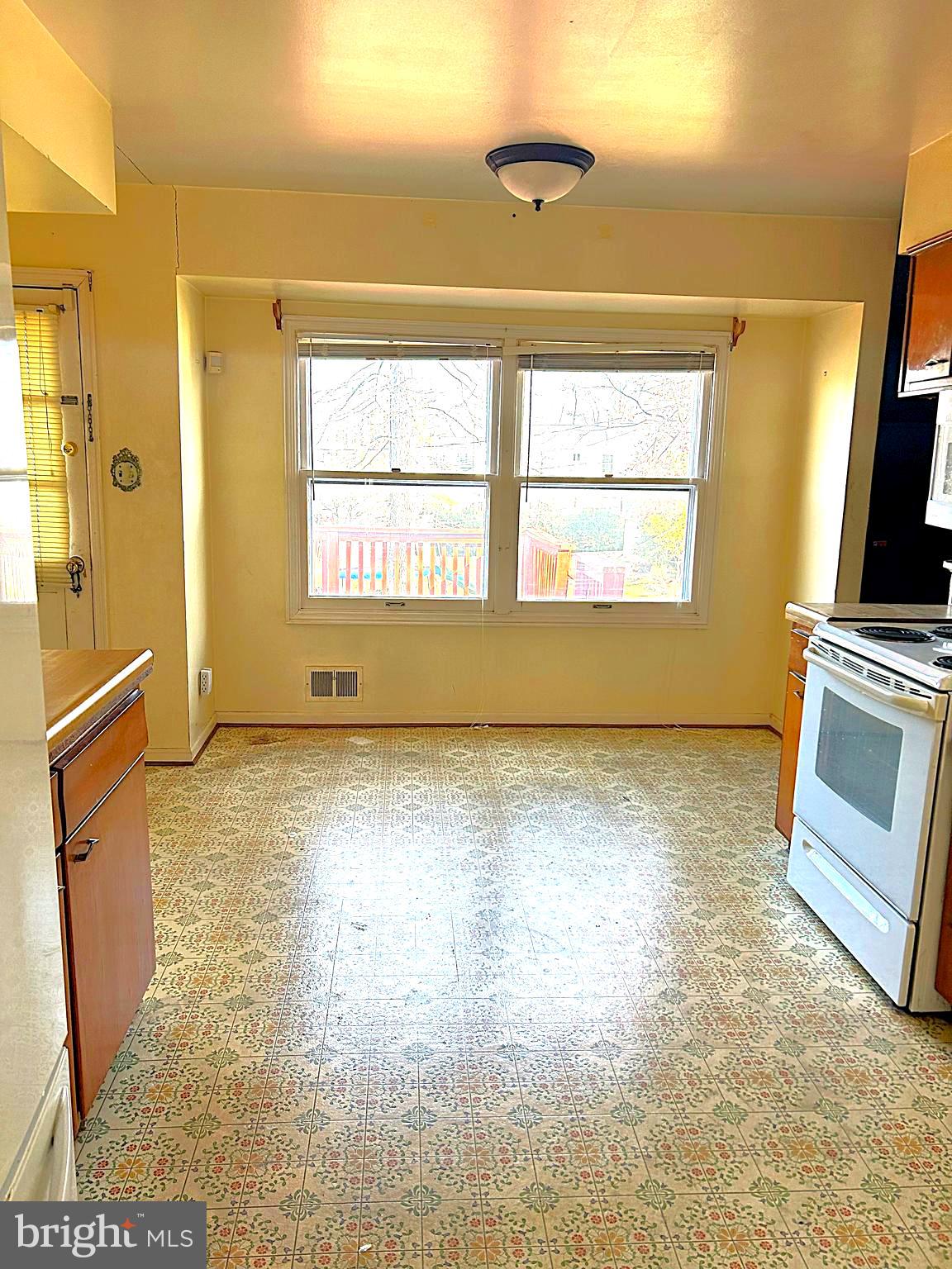 SNOWDEN OAKS - Residential