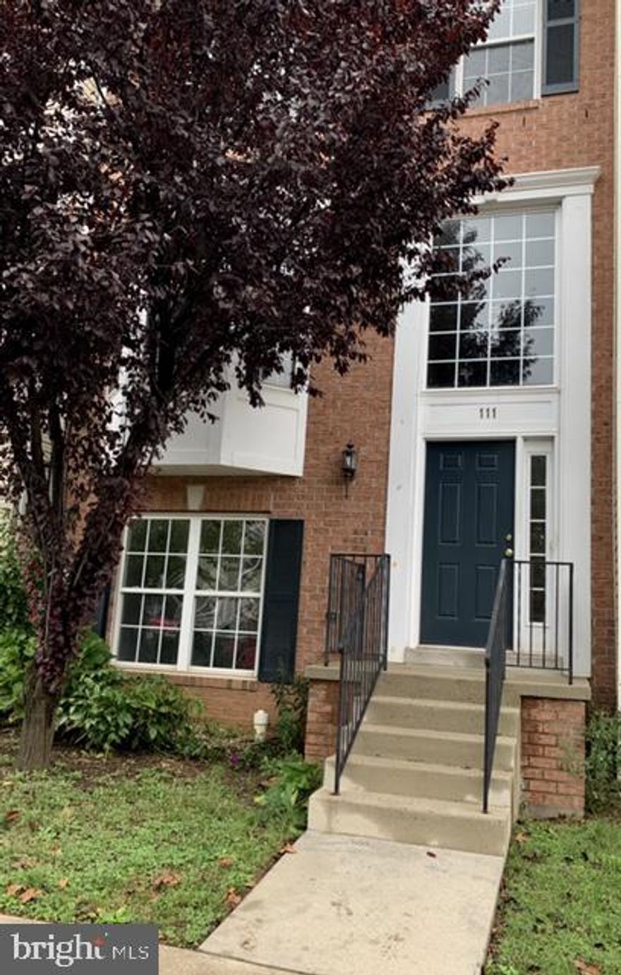 Recently renovated house in popular neighborhood of Christopher Crossings!  Recent updates: Neutral paint, nice carpet, SS appliances, new washer and dryer. Large kitchen with 42" cabinets, granite counter-top and center island. Oversize master bedroom with separate soaking tub and standing shower. Large basement for storage. Deck for entertainment, 2 reserved parking spots.