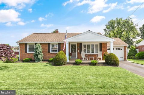 331 FRY AVENUE ROBESONIA PA 19551