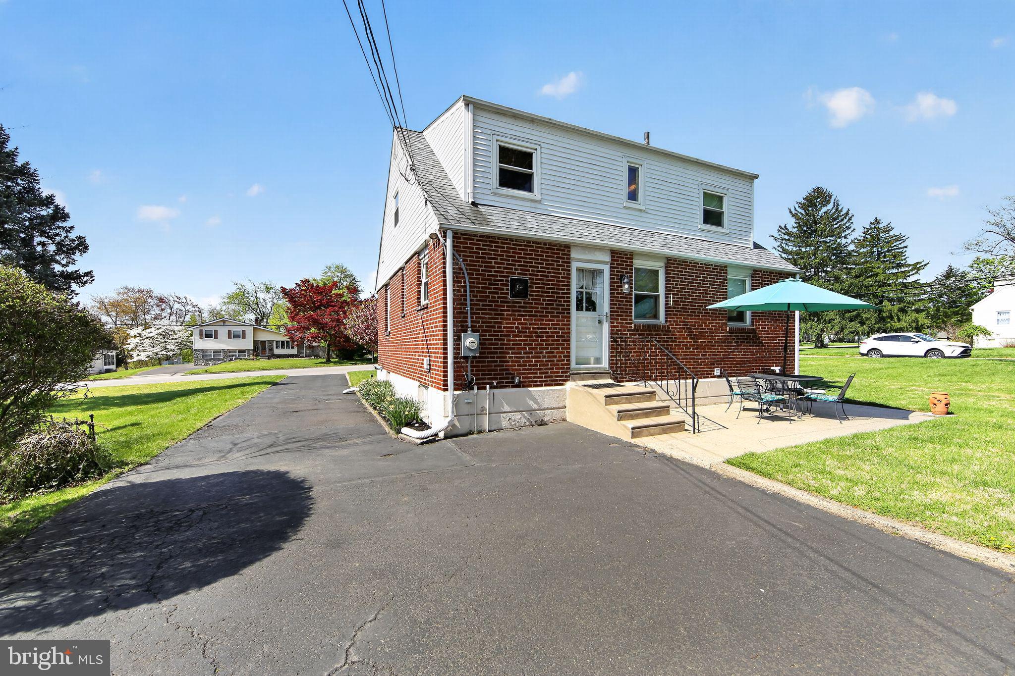 MORELAND MANOR - Residential