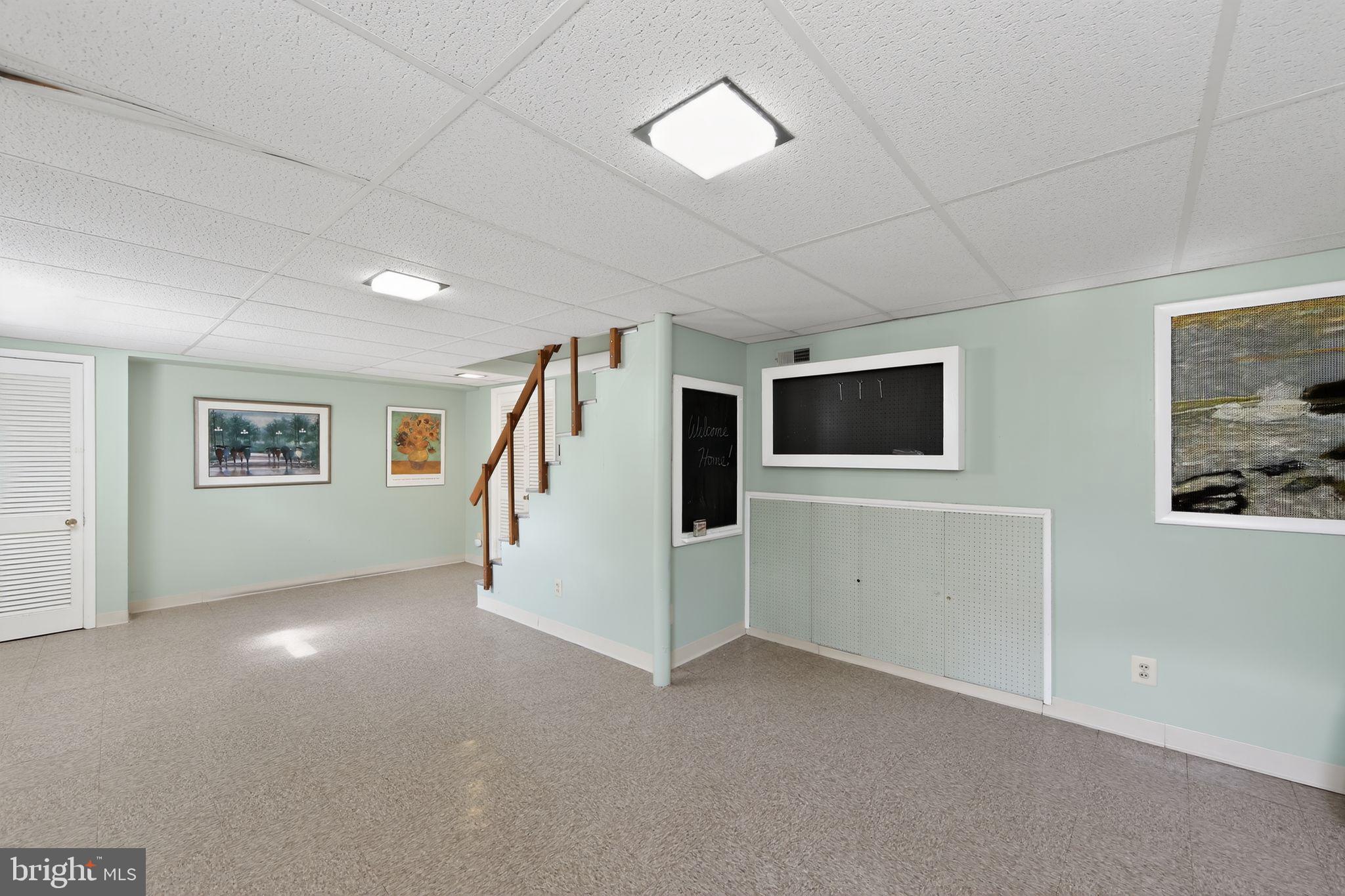 MORELAND MANOR - Residential