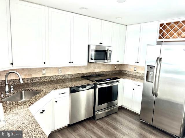 QUEEN VILLAGE - Residential