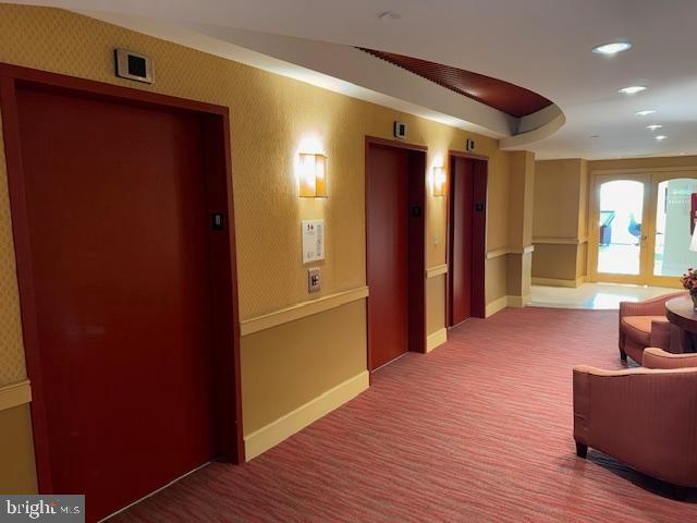 QUEEN VILLAGE - Residential