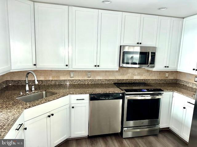 QUEEN VILLAGE - Residential