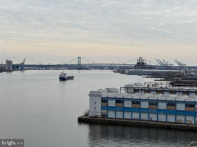 QUEEN VILLAGE - Residential