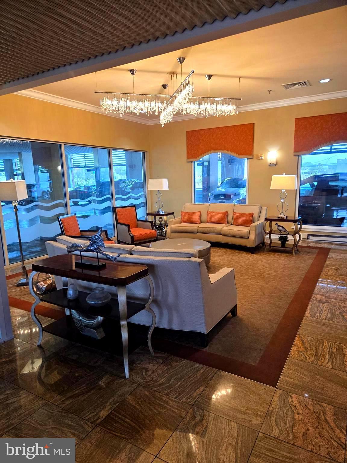 QUEEN VILLAGE - Residential