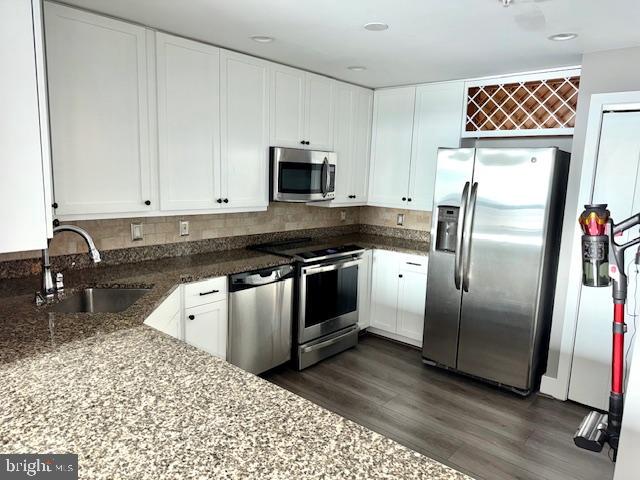 QUEEN VILLAGE - Residential