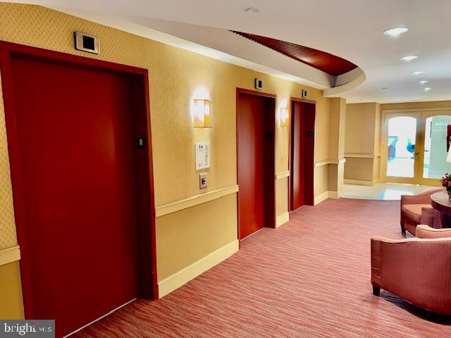 QUEEN VILLAGE - Residential