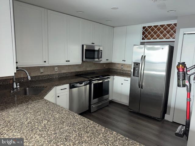 QUEEN VILLAGE - Residential