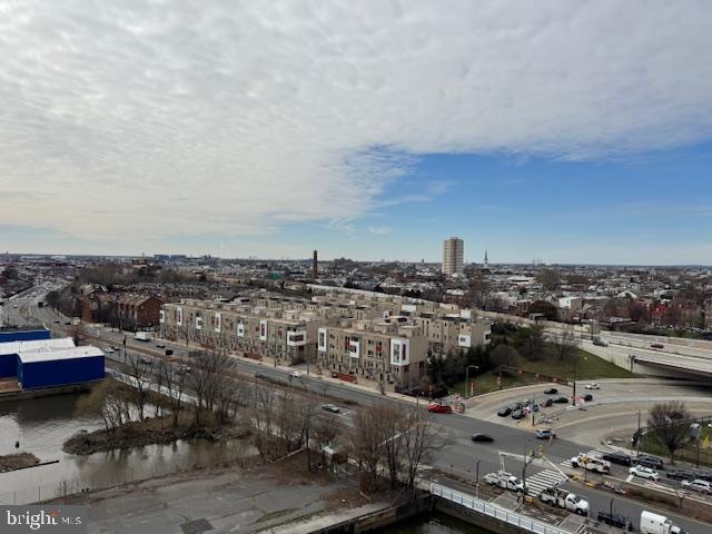 QUEEN VILLAGE - Residential