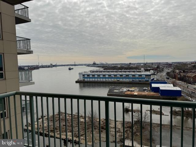 QUEEN VILLAGE - Residential