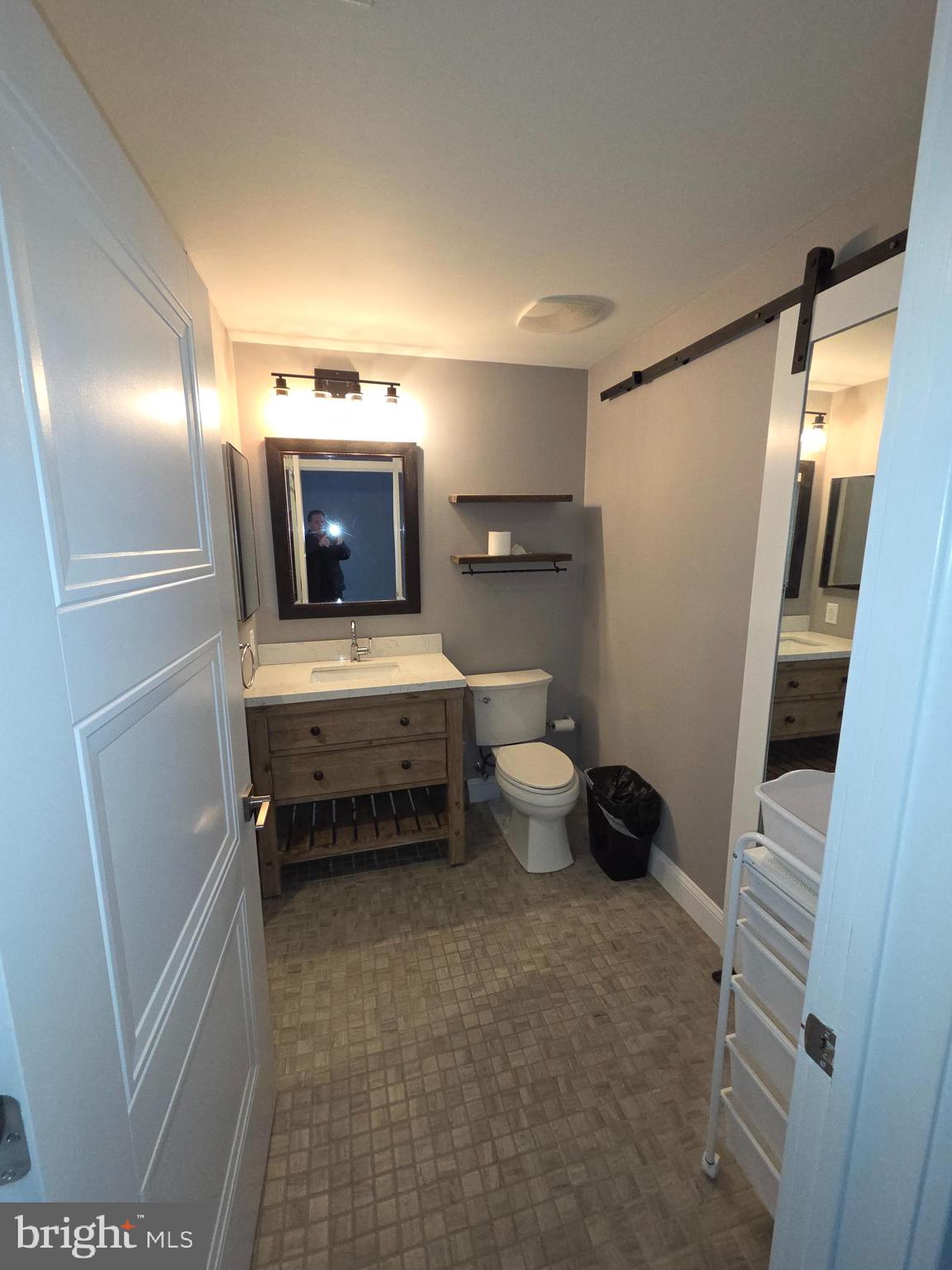 QUEEN VILLAGE - Residential