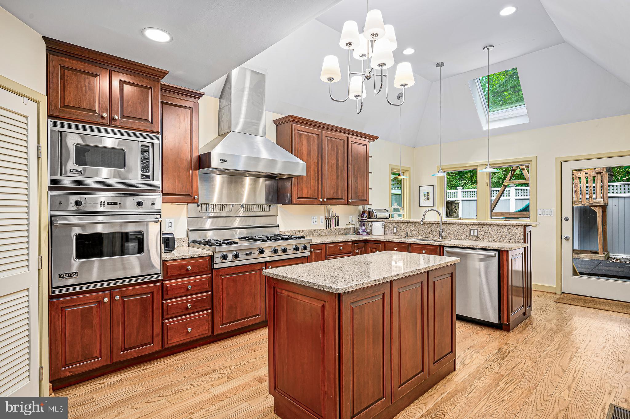 RESTON - Residential