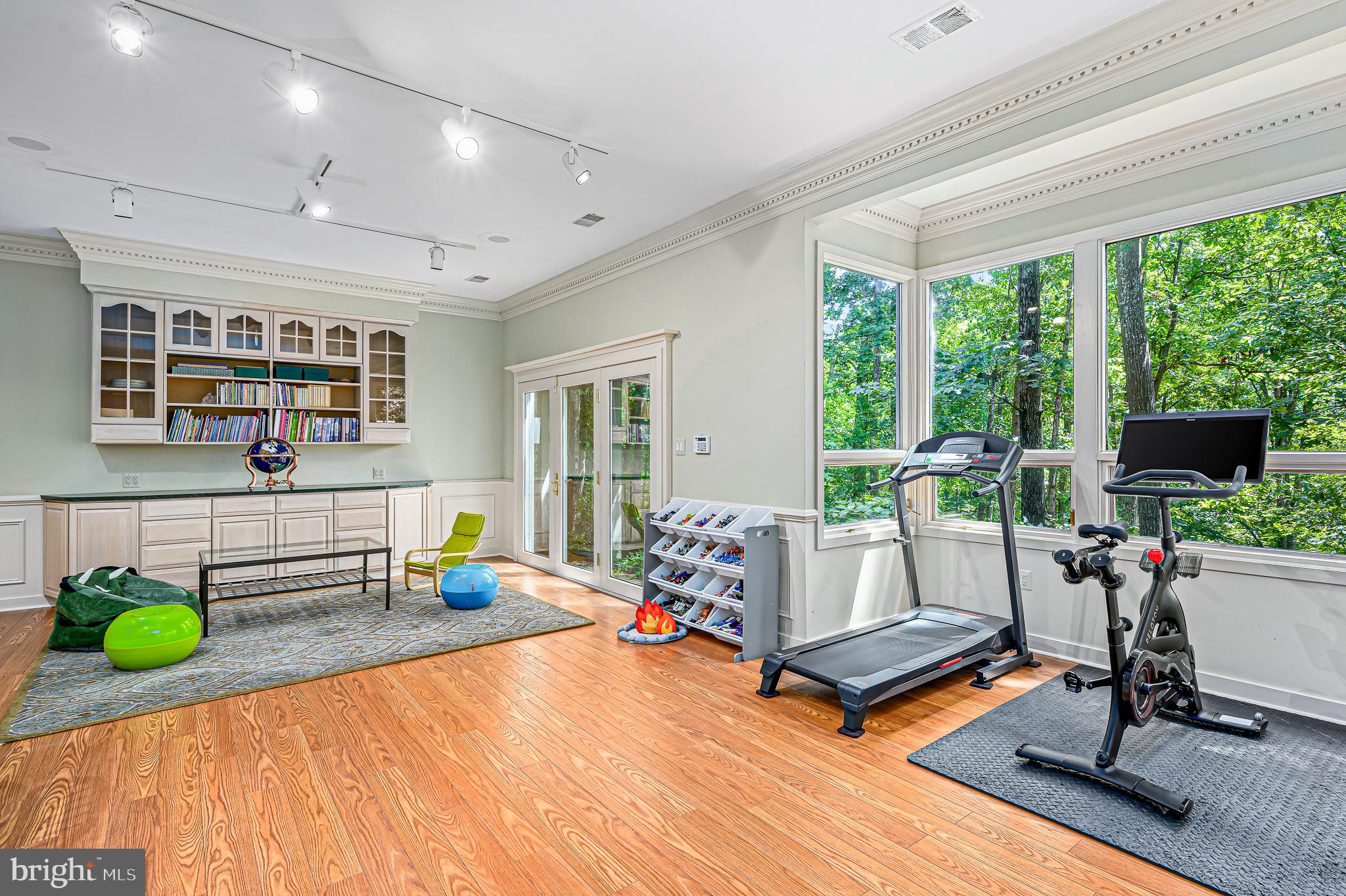 RESTON - Residential