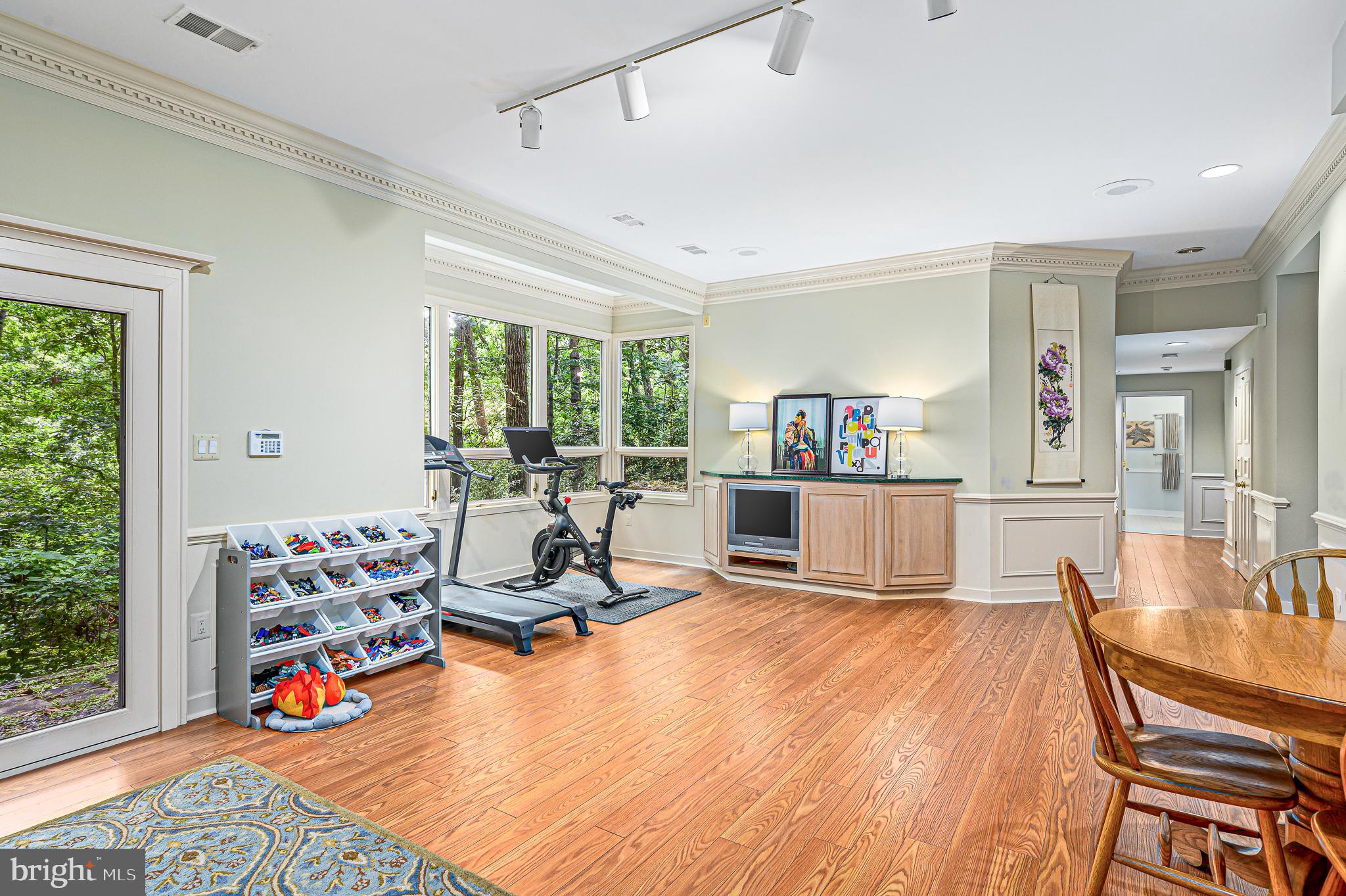 RESTON - Residential