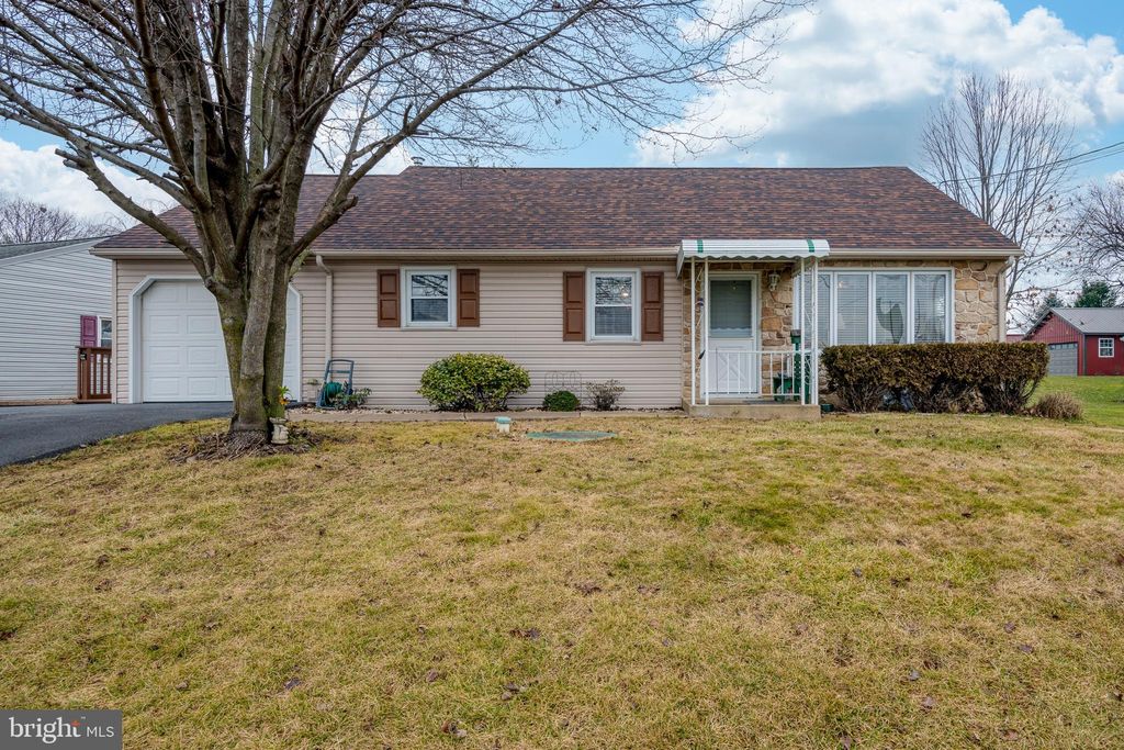 Photo of 821 WALNUT ST, NEW HOLLAND, PA 17557 (MLS # PALA2029210)